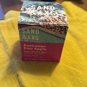 Sand & Sky Australian Emu Apple Super Bounce Mask BNIB